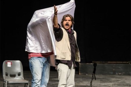 عزت‌الله مهرآوران زنده است/ چرا برخی در فضای‌مجازی منتظر خبرِ مرگ‌اند؟