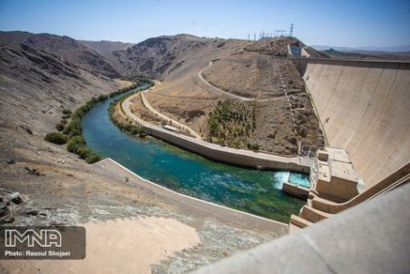 آبی که از سد زاینده‌رود رهاسازی می‌شود بیش از نیاز شرب است