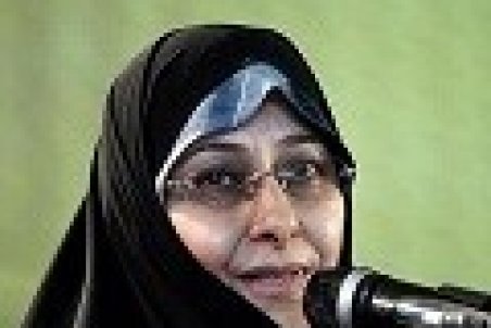 انسیه خزعلی: برای حجاب رنگ تعیین نکنید