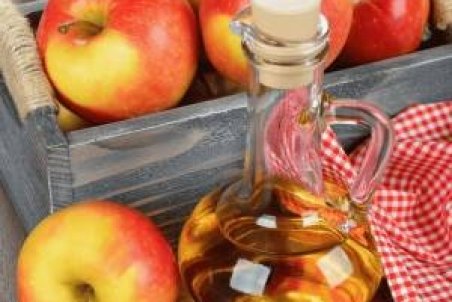 از بین بردن خارش و شوره سر با سرکه سیب