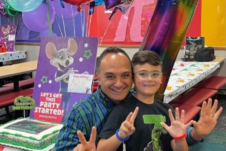 احسان کرمی در جشن تولد 7 سالگی پسرش