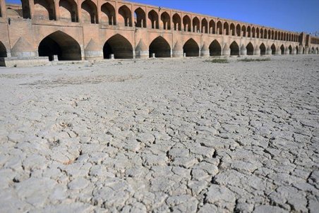 مهمترین مطالبه مردم اصفهان جریان دائمی زاینده رود است