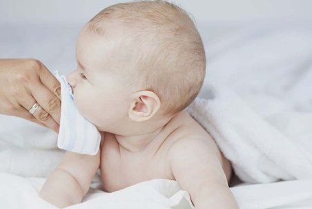 رفلاکس معده کودکان و علایم خطرناک آن را جدی بگیرید