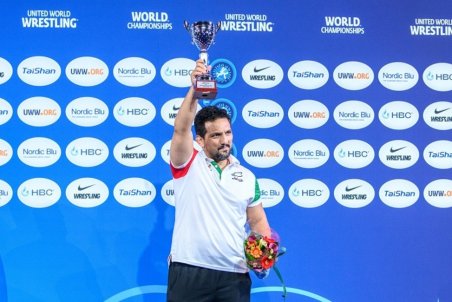 درستکار: برخی کشتی‌گیران هوشیارتر بودند، قهرمان می‌شدیم