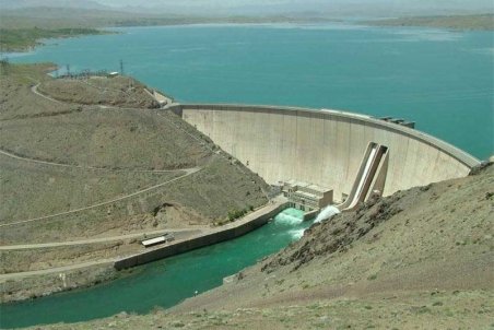 حال سد زاینده‌رود خوب نیست/ ذخیره آب سد به ۲۰۰ میلیون متر مکعب رسید