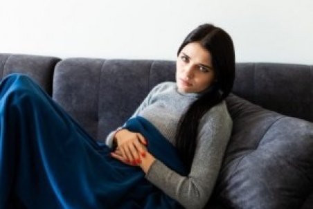 کاهش درد قاعدگی با چند حرکت مخصوص یوگا