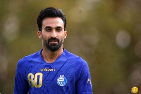 مدافع استقلال در فهرست خروج؛ چرا رقیب وریا از تیم جدا نمی‌شود؟