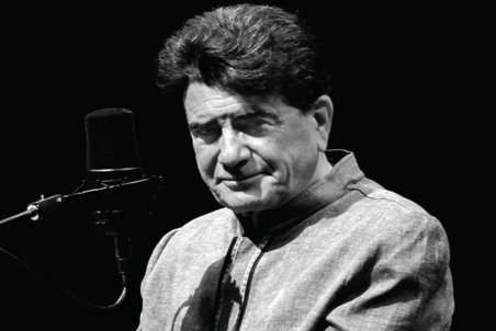 (تصویر) دست‌نوشته‌ای از شجریان و اهدای قرآن به یکی از هنرمندان