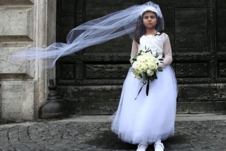 عروسک را از من نگیر / اینجا جای بزرگترهاست