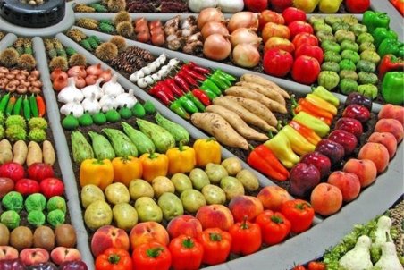 گلایه میوه‌فروشی‌های اصفهان از عرضه میوه‌های بسته‌بندی با قیمت گزاف