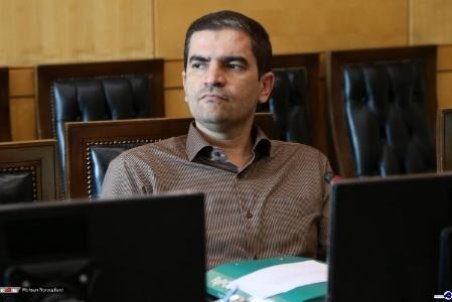 احسان قاضی زاده هاشمی: عزیزی خادم باید پاسخگوی ارتباطات فوتبالی و غیر فوتبالی اش باشد