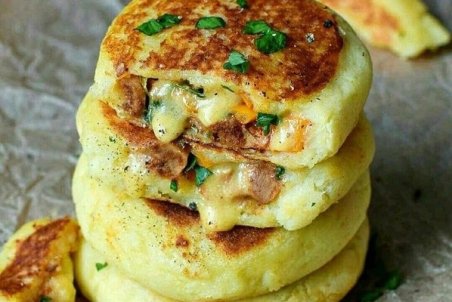 طرز تهیه کوکو سیب زمینی شکم پر به ۲ روش