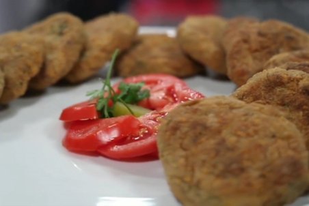 طرز تهیه کوکو حبوبات با گوشت بوقلمون + فیلم