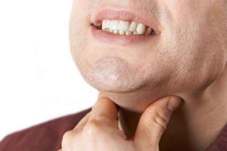 ۱۲ راهکار خانگی برای تسکین گلودرد ویروسی