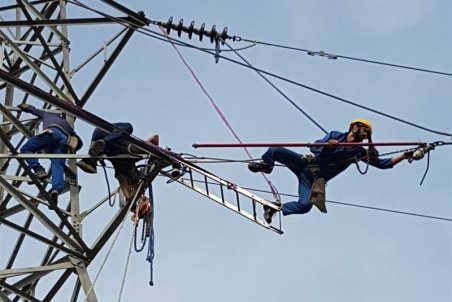 قطعی محدود برق در آبادان به دلیل شرجی هوا و ورود ریزگردها