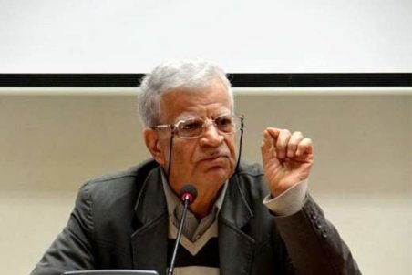 اکبر منانی: عاشق تلویزیونم/هیچ وقت دنبال پول نبودم