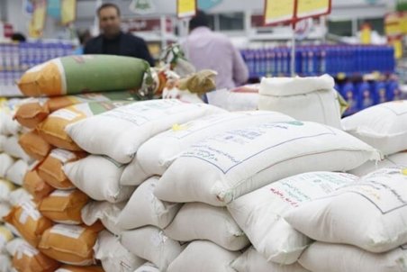 گلایه شهروندان از کمبود برنج تنظیم بازار در استان خراسان جنوبی؛ مسئولان برنج کمبود نداریم