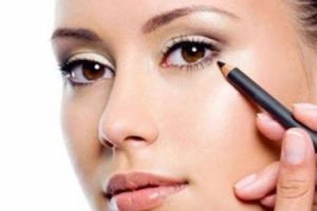 نحوه کشیدن خط چشم با مداد