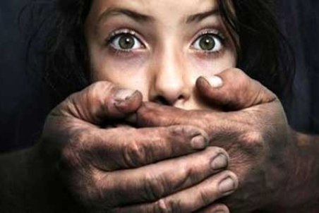 روایتی از آزار‌های دختر ۷ساله توسط مرد همسایه