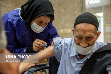 آغاز تزریق دوز سوم واکسن کرونا افراد بالای ۶۰ سال در استان مرکزی