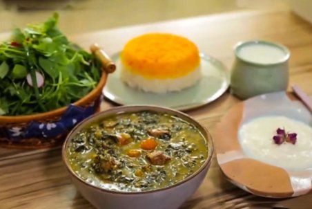 طرز تهیه خورشت آلو اسفناج + فیلم