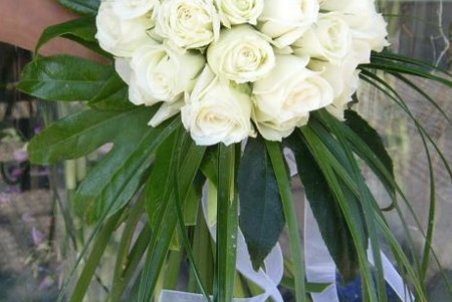 دسته گل عروس به رنگ سفید