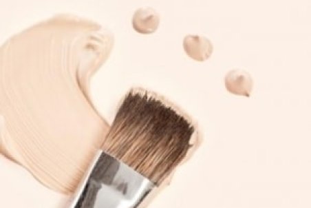 فوندیشن چیست و چه کاربردی در آرایش دارد؟