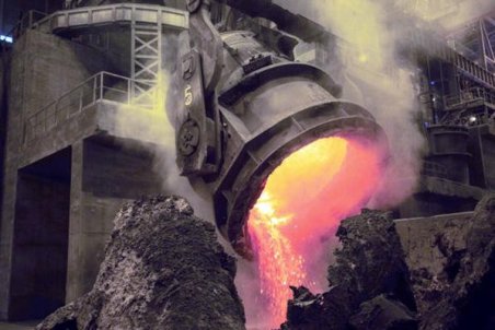 دست‌یابی به ركورد حمل پاتیل سرباره با كمترین توقف به كوره‌های قوس الكتریكی