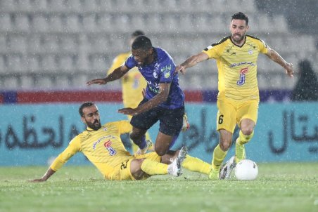 روشن: استقلال هنوز از نظر تاکتیکی مشکل دارد