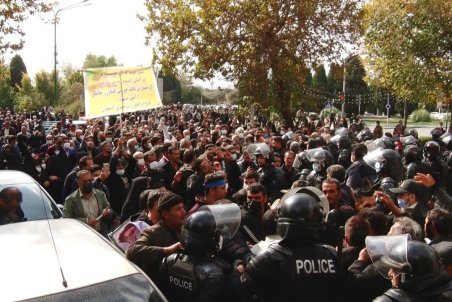 تجمع کشاورزان اصفهانی برای مطالبات آب/مسئولان پاسخگو باشند