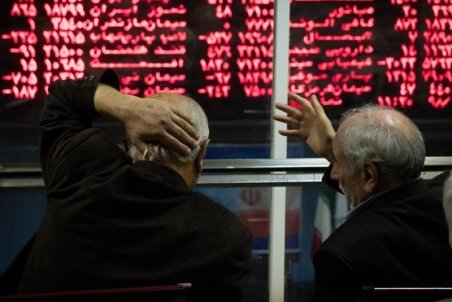 دلخوش: خاندوزی مشخص کند چه کسی بورس و اقتصاد را اداره می‌کند؟