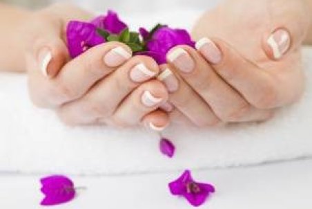 مانیکور روغن داغ چیست و چه فوایدی دارد ؟