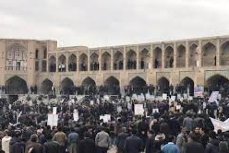 کشاورزان اصفهانی دیشب را در زاینده‌رود خوابیدند