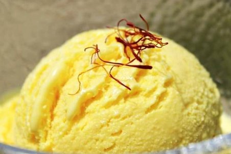 طرز تهیه بستنی زعفرانی در منزل + فیلم