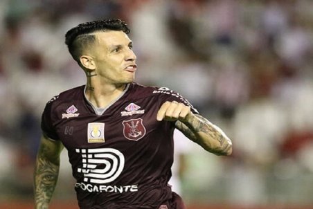 اتفاق جالب؛ ستاره برزیلی صفحه باشگاه استقلال را دنبال کرد!