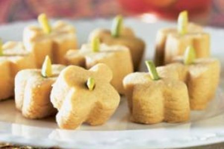 طرز تهیه “شیرینی نخودچی” بدون فر