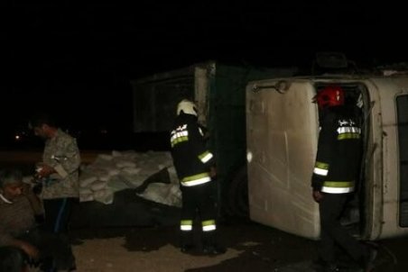 ۲۹ مصدوم در تصادف تریلی با اتوبوس کارگران معدن چادرملو