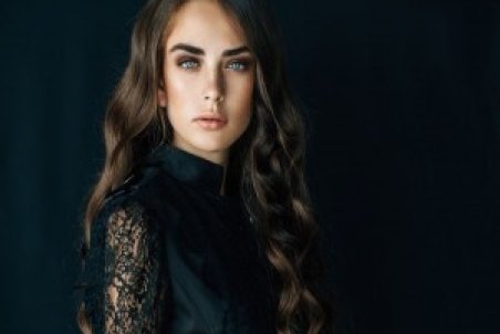 آرایش با لباس مشکی و نکاتی که باید بدانید