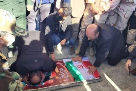 دیدار فرزندان پس از 38 سال با مزار پدر شهیدشان