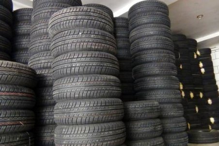 کارخانه‌ها روغن اتومبیل را با جنس تحمیلی می‌فروشند/ در بازار لاستیک دلالی وجود ندارد