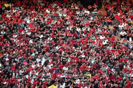 برگزاری دیدار پرسپولیس - صنعت نفت با حضور تماشاگران