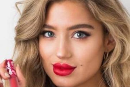 انتخاب لباس مناسب رژلب قرمز