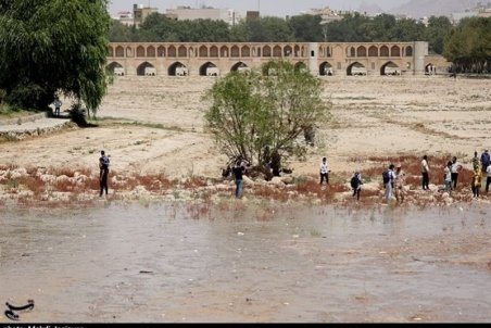 ۵ راهکار رئیس جمهور برای حل مشکل آب اصفهان/ مردم بر احیای زاینده‌رود‌ پافشاری می‌کنند
