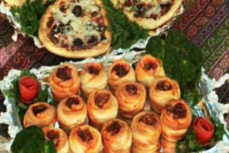 طرز تهیه پیتزا به شکل گل رز + فیلم