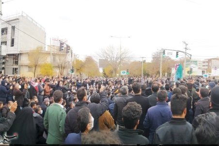 تجمع دوباره مردم چهارمحال و بختیاری‌ در اعتراض به کمبود آب/ ‌فریاد مردم از "بی‌آبی"‌ و "سوءمدیریت" دولت روحانی‌