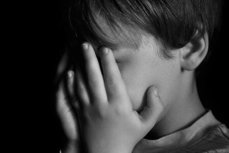 بهبود شرایط اقتصادی و فرهنگی خانواده در کاهش کودک آزاری موثر است