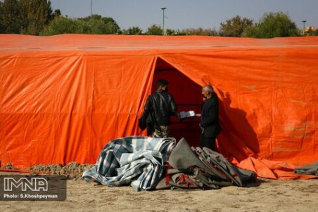 جمع‎‌آوری چادر کشاورزان از بستر زاینده‌رود
