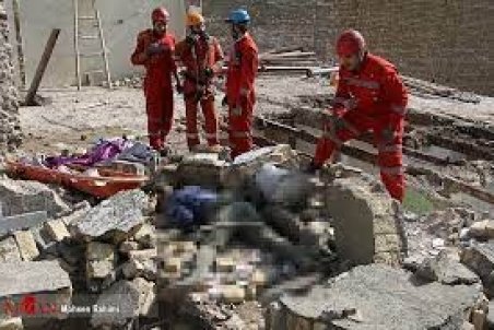 مرگ کارگر ساختمانی بر اثر ریزش آوار منزل در حال تخریب