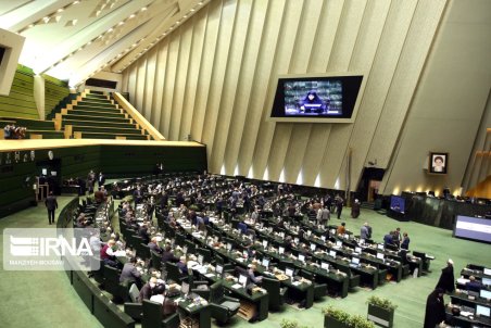 دولت، قبل از حذف ارز ۴۲۰۰ سیاست‌های جبرانی را تدوین کند