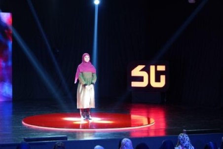 شیوه‌ متفاوت جهانگری خلبان زن